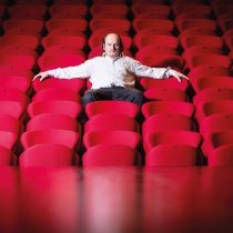 Martigny - 28 mars 2022 Roland Vouilloz, comédien Le comédien valaisan établi à Genève joue ce 31 mars «Le poisson belge» au Théâtre Alambic de Martigny. L’occasion d’un retour dans le temps et sur son «terrain de jeu».